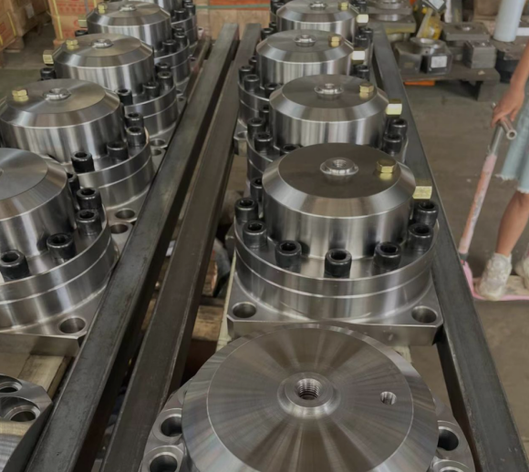 Maanshan DongQiang Machinery Manufacturing High Quality Spare Parts Of Hydraulic Breaker Accumulator For HB20G SB81 SB100 SB121 SB131 SB151